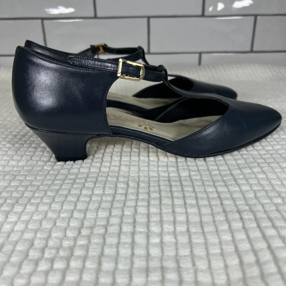 Vtg Daisy Women's 7.5 Navy Blue Pumps T-Strap Kitten Heels Strappy Made in USA
